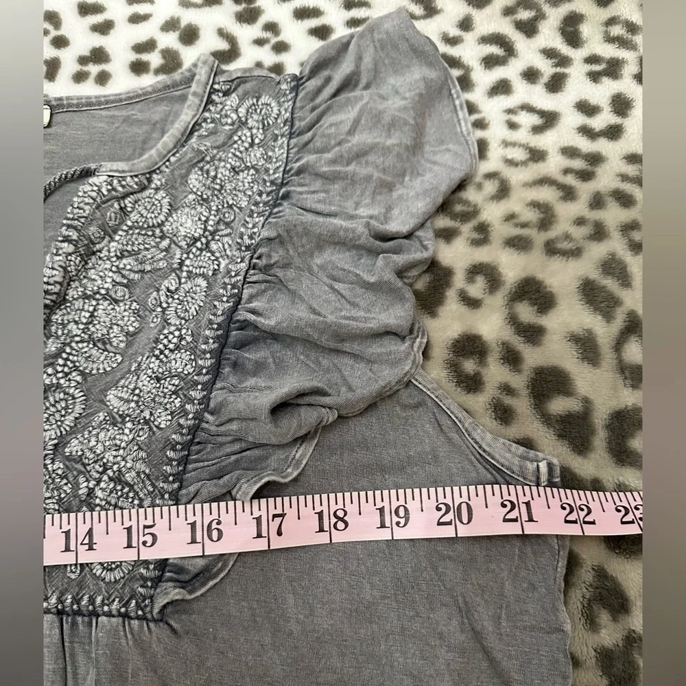 Solitaire Embroidered Boho Peasant Top in Gray Size Medium - Picture 14 of 17